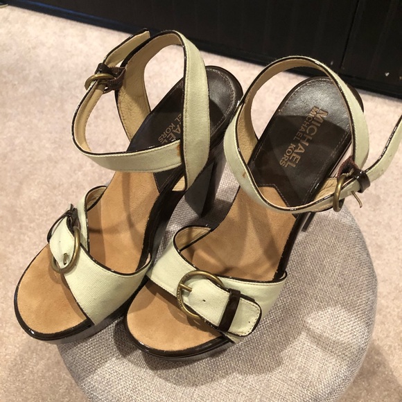 GORGEOUS PAIR OF PLATFORM HIGH HEELS! Never been worn out, only tried on at home - Picture 3 of 5